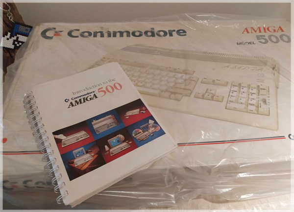 Boxed A500 and its fantastic guide, from my collection... Boxed A500 and its fantastic guide, from my collection...